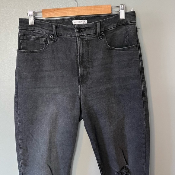 Good American Good Classic Ripped Straight Crop - Picture 4 of 10